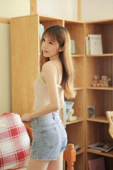 诱人的年轻女教师hd高清
